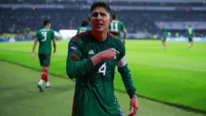 Edson Álvarez en celebración de gol con México