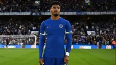 Jugador de Chelsea es 'reventado' por aficionados tras 'festejar' derrota ante Manchester United