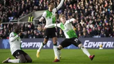 Liverpool saca la victoria ante Crystal Palace con gol de último minuto