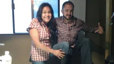 Ortiz junto a Alma Juárez