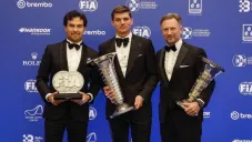 Checo en ceremonia de la FIA