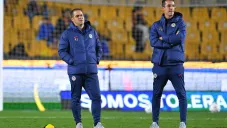 El técnico americanista observa el calentamiento de su equipo