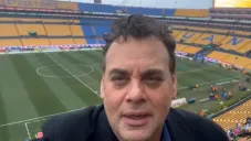 El comentarista en el estadio de los Tigres