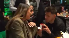 Momentos donde le muestra el anillo