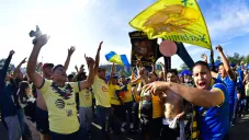 Aficionados de América empeñan su PlayStation para acudir a la Final