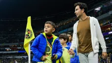 Checo' Pérez les enseña a sus hijos a Iván Zamorano