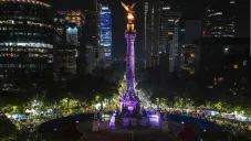 ¡Ángel azulcrema! Aficionados de América festejan el título en el monumento de la CDMX