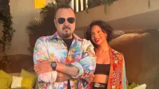 Padre e hija conviviendo juntos