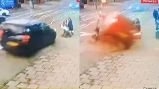 El vehículo da una repentina vuelta, lo que hace que la mamá y su bebé queden sin un rasguño.