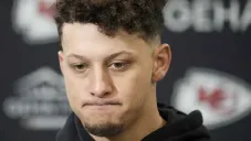 Patrick Mahomes llora tras perder ante los Raiders en Navidad
