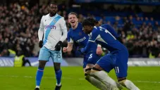 Madueke en festejo de gol