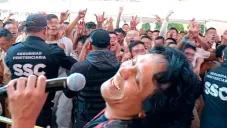 El grupo tocó por casi tres horas sus grandes éxitos que animaron a los presos.