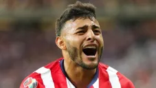 El futbolista mexicano festejando gol