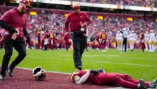 Christian Holmes se desplomó ante San Francisco antes de ser descartado por concusión