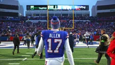 El quarterback anotó dos touchdowns