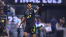 El futbolista mexicano estaría en pláticas con un equipo europeo