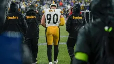 ¡Baja importante! TJ Watt salió lesionado en la victoria de Pittsburgh