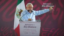 López Obrador promete reforma a salarios mínimos y afores