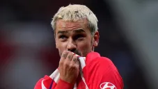 El delantero festejando el gol