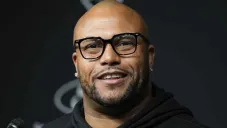 ¡Oficial! Raiders contratan a Antonio Pierce como su entrenador en jefe