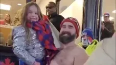 Luego de su retiro, Jason Kelce se ha enfocado en apoyar a su hermano