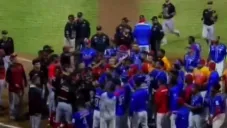 ¡Impresionante! Festejo desata batalla campal en Final de la Liga Venezolana de Beisbol