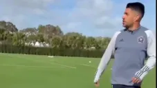 Suárez quejándose sobre el golpe de Lio Messi
