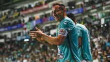 Guardado con el gafete de capitán de León