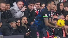 Lucas Ocampos, futbolista de Sevilla, fue abusado físicamente por aficionado en pleno partido