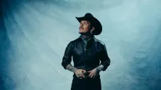 Christian Nodal, pide apoyo para los bomberos chilenos que están combatiendo los peores incendios de su país