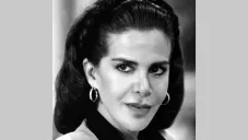 Empezó su carrera como actriz y modelo en la década de los 60.