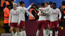 Manchester United vence a Aston Villa con gol de último minuto