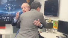 José Ramón Fernández abrazando a Javier Alarcón