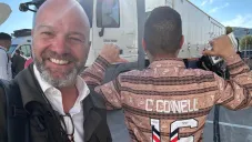 ¡Cowellmanía! Reportero de TV Azteca se sube a la 'fiebre' de Cade Cowell con Chivas