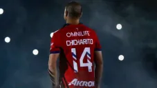 Chicharito en su presentación con Chivas