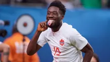 Alphonso Davies y Real Madrid llegan a un acuerdo verbal para el fichaje del canadiense