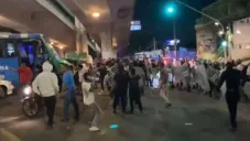 Policías golpean a manifestantes y arrebatan pertenencias a reporteros