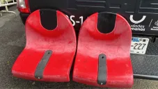 Aficionados de Atlas llevan butacas del Bicampeonato para que Julián Quiñones las autografíe