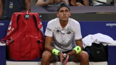 ¡Insólito! Tenista interrumpe el saque de su rival debido a llamada telefónica