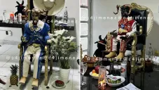 Las imágenes estaban rodeadas por botellas licor y cervezas.