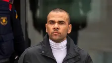 Dani Alves se presenta ante la Audiencia de Barcelona por 2da vez tras salir en libertad bajo fianza