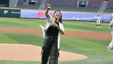 Martínez durante el lanzamiento previo al Diablos vs Tigres