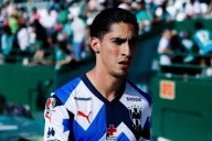 Erick Aguirre se llevó tremenda patada de Federico Viñas