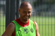 ‘Chicharito’ hace gol con la nuca