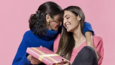 Los regalos no podrán faltar para la reina del hogar.