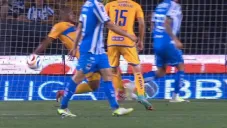 La polémica jugada en donde el árbitro no sancionó penal