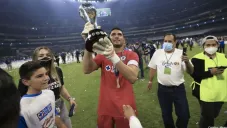 Corona celebrando el campeonato celeste