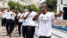 Eduardo Camavinga protagoniza cómico incidente en celebración del título de LaLiga