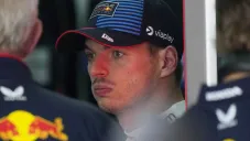 Aficionados 'explotan' contra Max Verstappen durante homenaje a Ayrton Senna