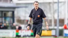 ¡Insólito! Árbitro neerlandés es suspendido de por vida por amañar un ascenso